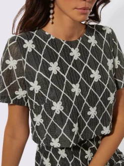 Robe fourreau à motifs losanges et fleurs légers