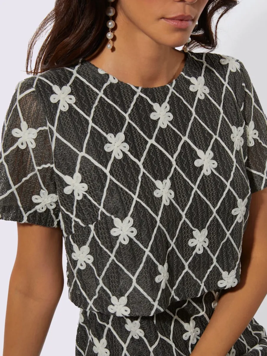 Robe fourreau à motifs losanges et fleurs légers