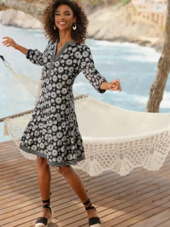 Robe imprimée avec col V et manches 3/4 élastiques
