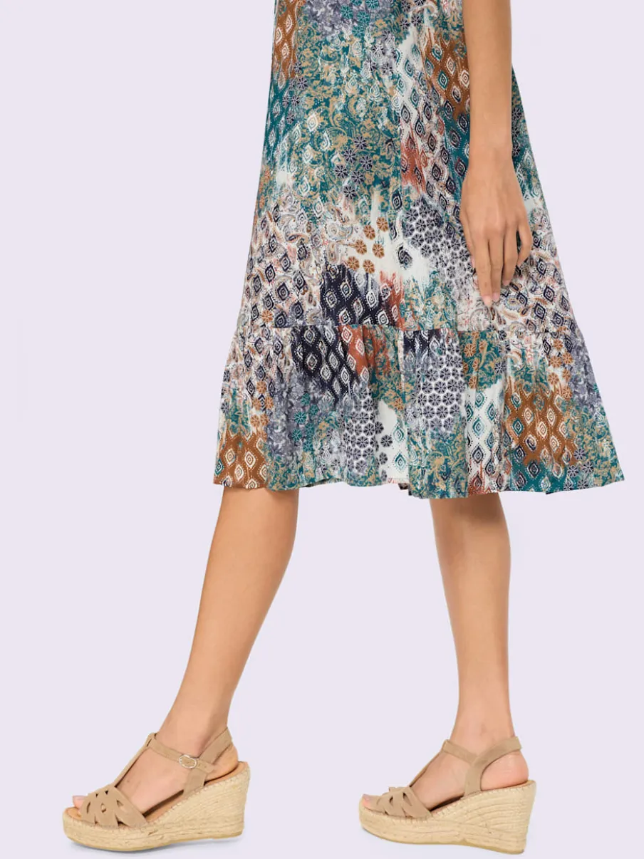 Robe imprimée à col en V avec manches courtes et ourlet volanté