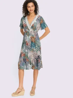 Robe imprimée à col en V avec manches courtes et ourlet volanté
