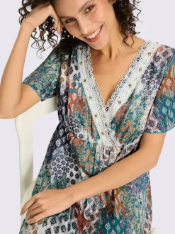 Robe imprimée à col en V avec manches courtes et ourlet volanté