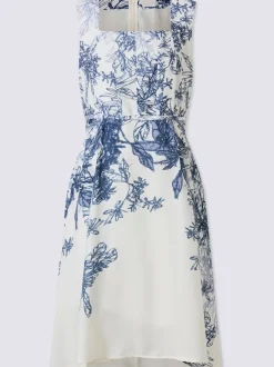 Robe imprimée fleurie à encolure carrée et jupe évasée