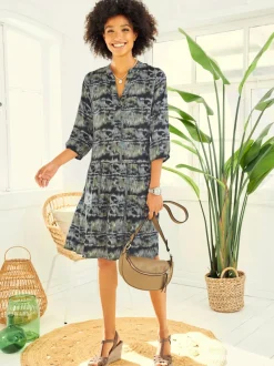 Robe imprimée tissée à encolure V ouverte ajustée