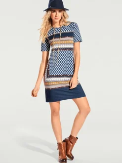 Robe jersey douce motif géométrique encolure ronde manches courtes