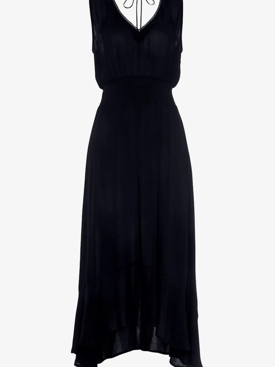 Robe longue avec bordure en dentelle et volant.