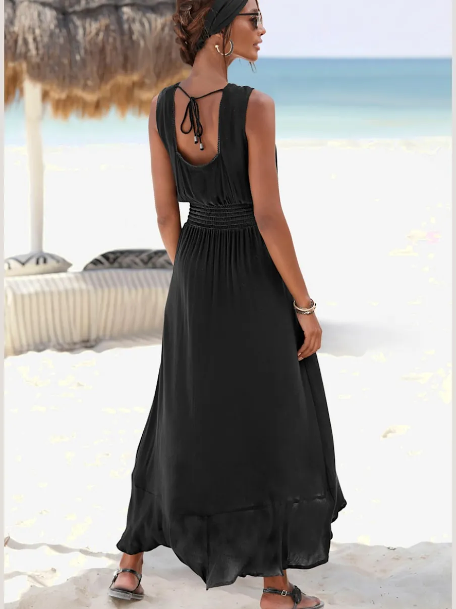 Robe longue avec bordure en dentelle et volant.