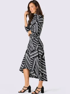 Robe longue avec col montant et manches trois-quarts à motif graphique