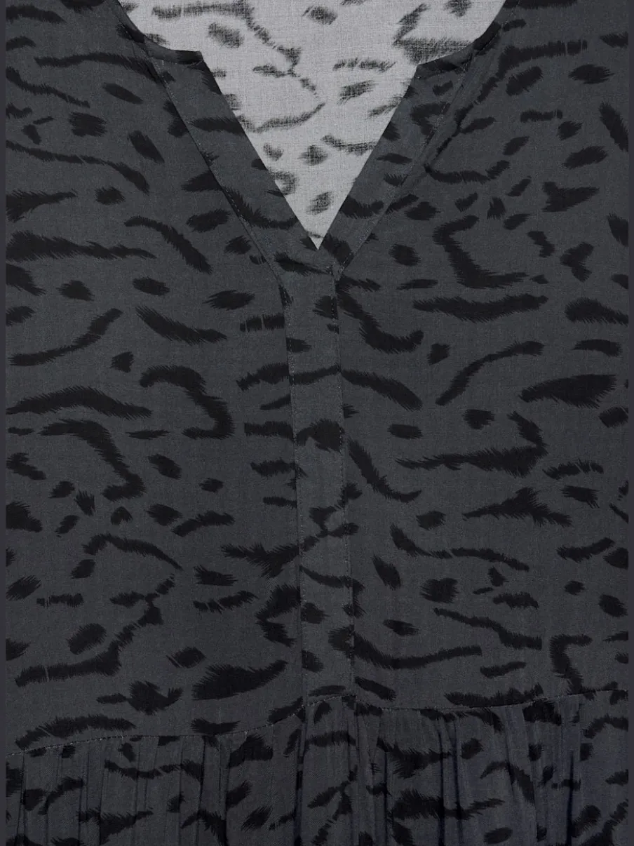 Robe longue avec encolure en v et manches longues élastiquées à motifs imprimés.