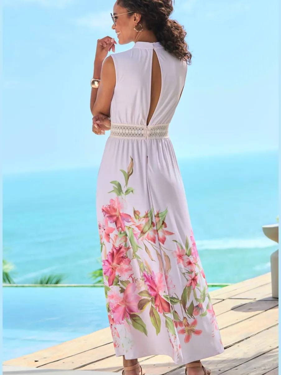 Robe longue avec encolure haute et motif floral