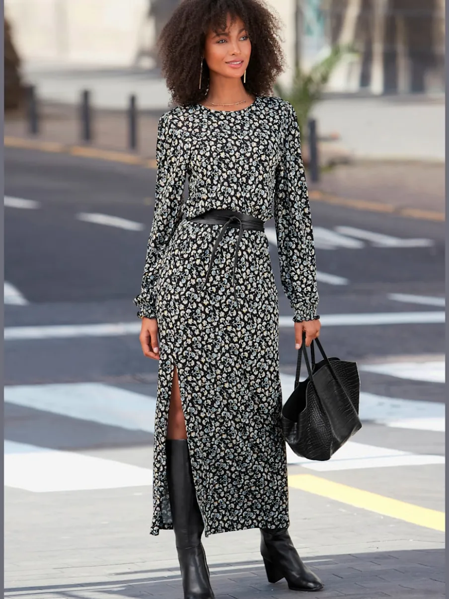 Robe longue avec encolure ronde et manches longues fleuries