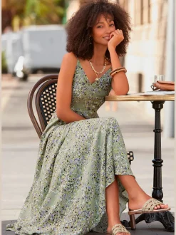 Robe longue avec encolure v et bretelles spaghetti