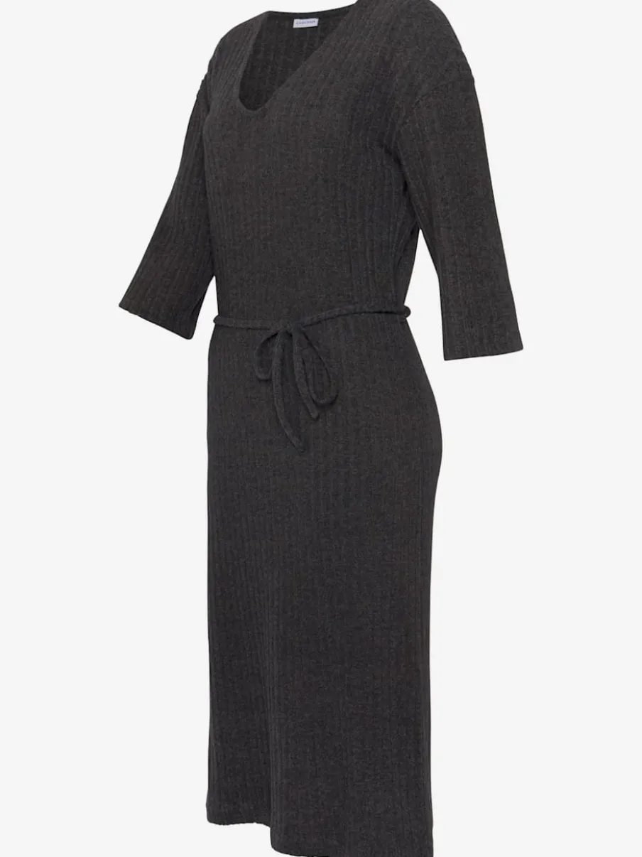 Robe longue côtelée avec encolure en v ajustée