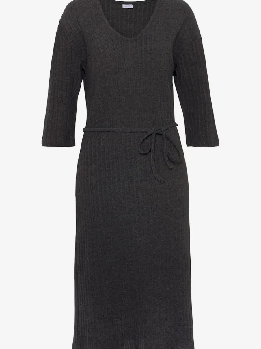 Robe longue côtelée avec encolure en v ajustée