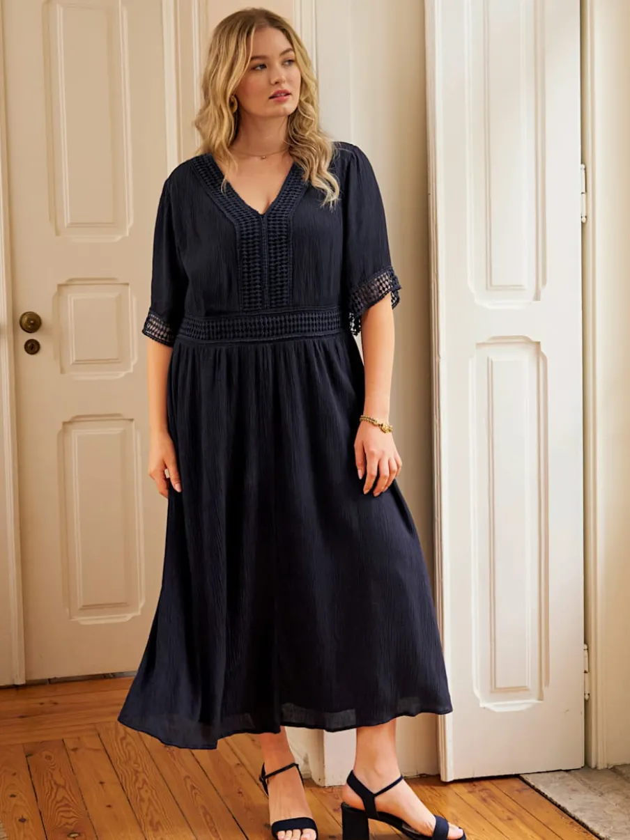 Robe longue dentelle crochetée
