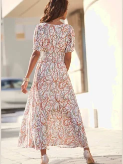 Robe longue à encolure en V avec manches bouffantes et empiècement smocké