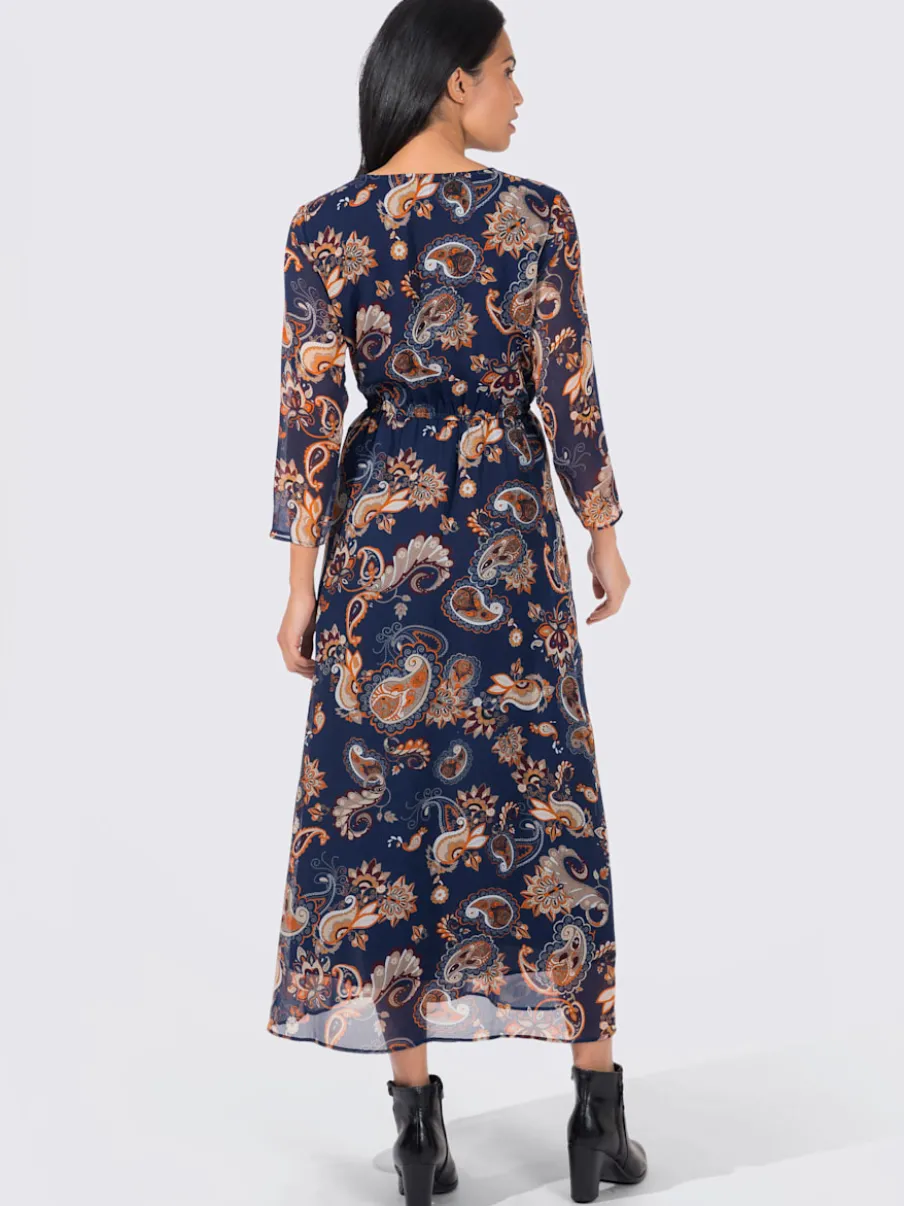 Robe longue fluide avec col en V et manches transparentes