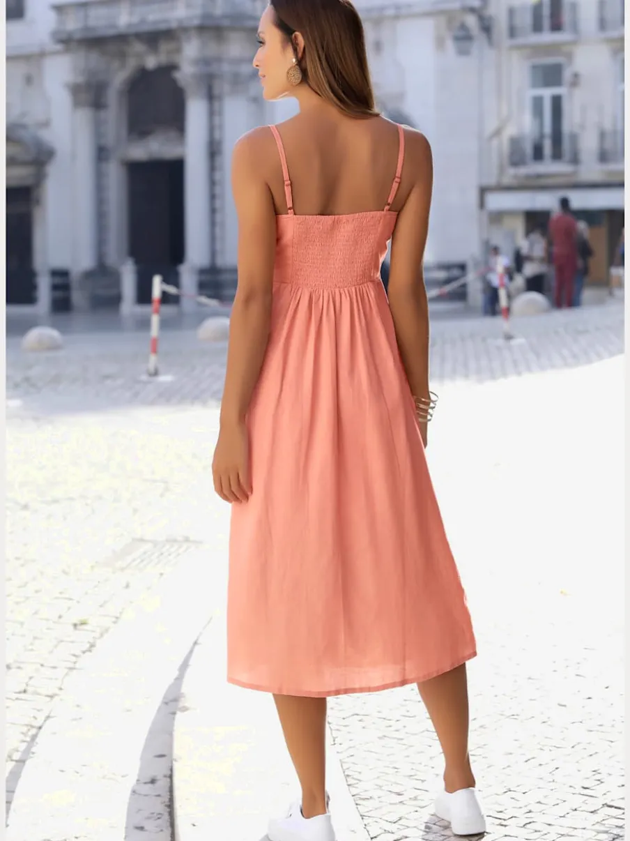 Robe midi avec empiècement smoké et boutons devant