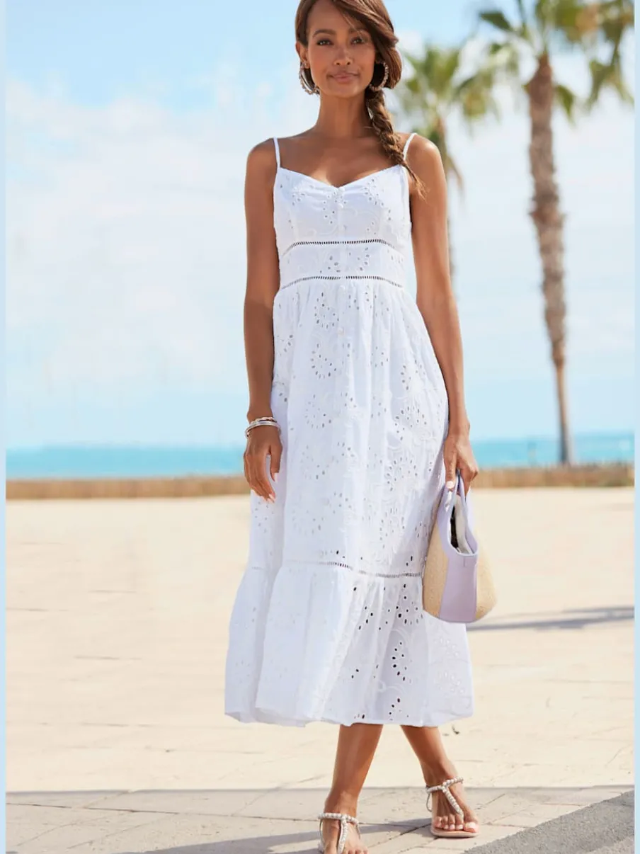 Robe mi-longue ajustée avec empiècement smocké au dos