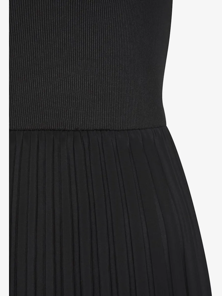 Robe mi-longue avec jupe plissée et col rond