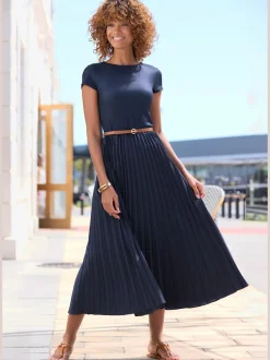 Robe mi-longue avec jupe plissée et col rond