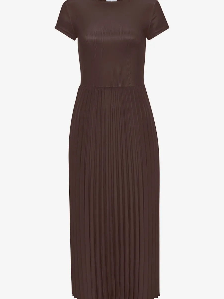 Robe mi-longue avec jupe plissée et col rond