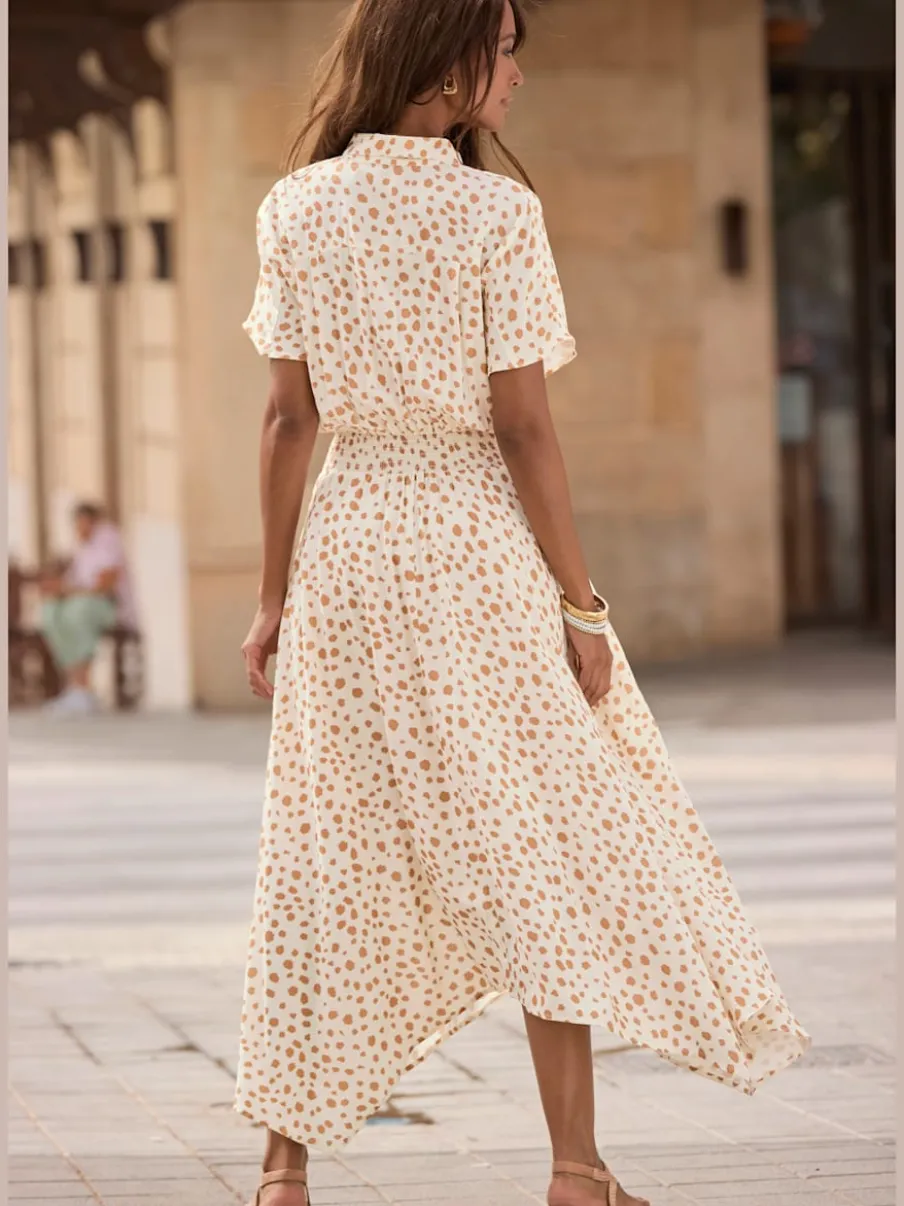 Robe mi-longue à col chemisier et empiècement smocké
