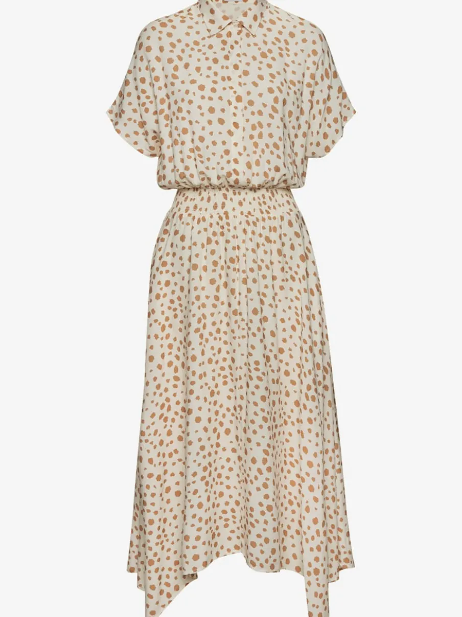 Robe mi-longue à col chemisier et empiècement smocké