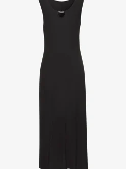 Robe mi-longue à encolure avec découpe et accessoire argenté