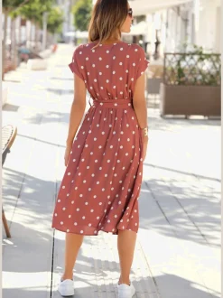Robe mi-longue à pois avec ceinture et poches latérales