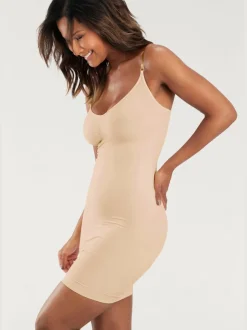 Robe modelante ajustée avec bretelles réglables transparentes