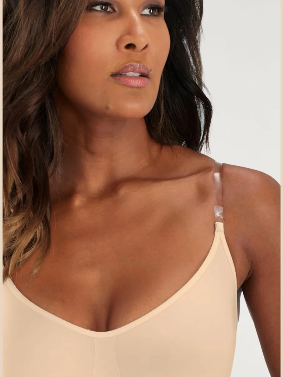 Robe modelante ajustée avec bretelles réglables transparentes