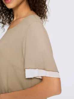 Robe simple en tissu léger avec ourlet pointu