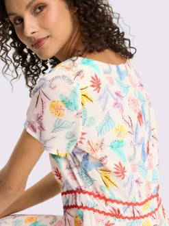 Robe tissée à encolure ronde et manches courtes avec motif feuilles artistiques