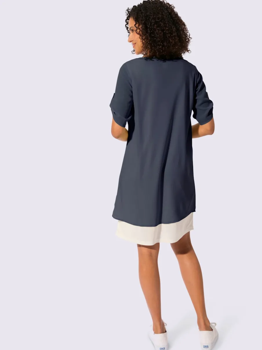 Robe tissée à encolure ronde et manches courtes retroussables