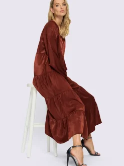 Robe tissée en satin avec encolure ronde et manches longues