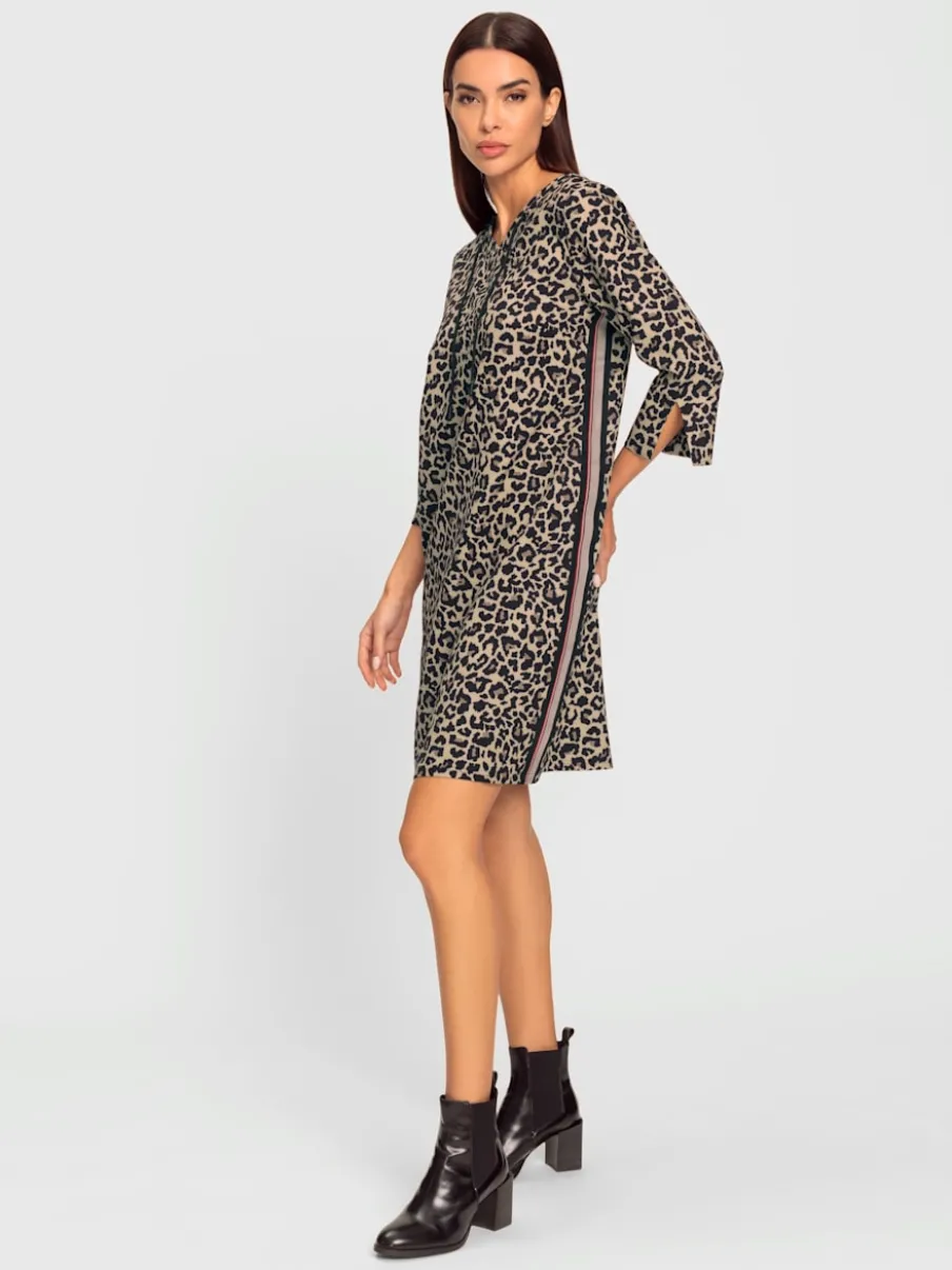 Robe tissée à imprimé léopard avec encolure V sportive