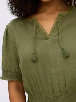 Robe tunique encolure ronde avec v ouvert et lien à nouer
