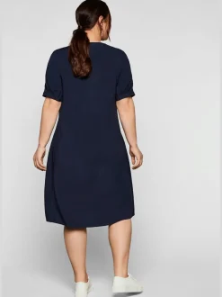 Robe évasée encolure arrondie avec petit v