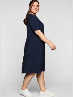 Robe évasée encolure arrondie avec petit v