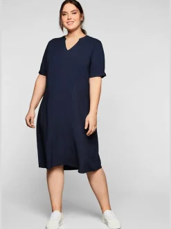 Robe évasée encolure arrondie avec petit v