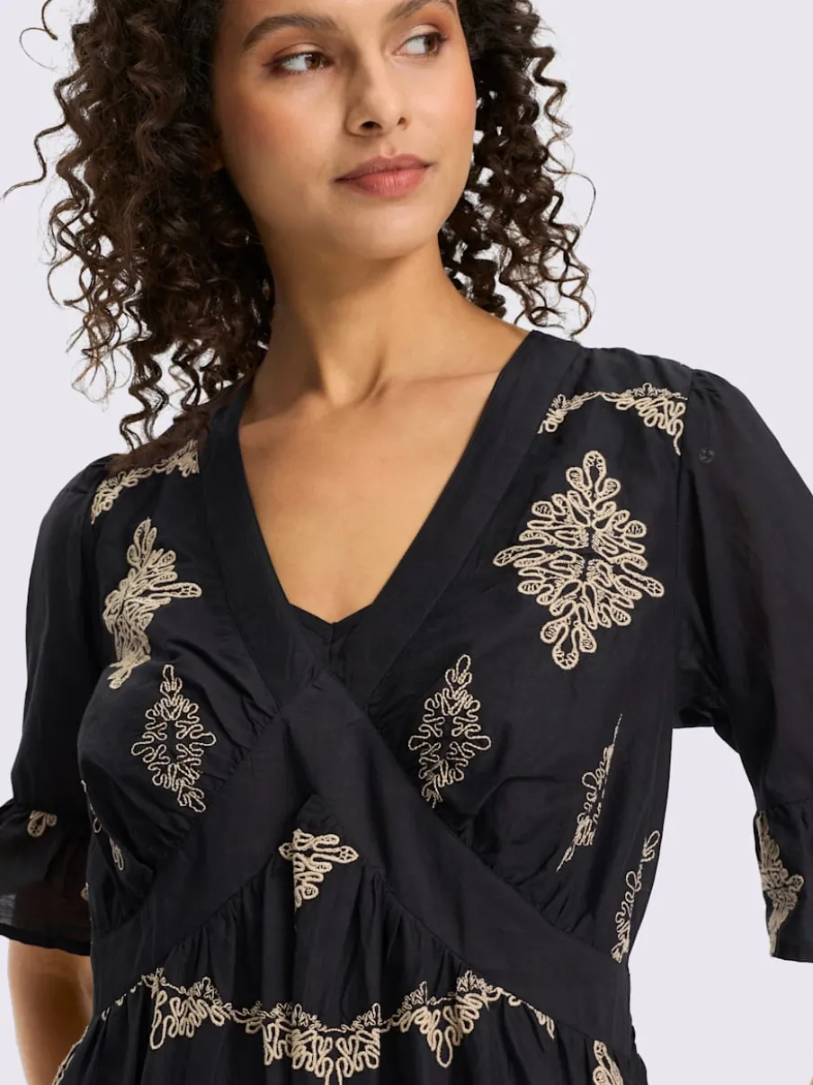 Robe évasée en coton avec col V et manches courtes à volants