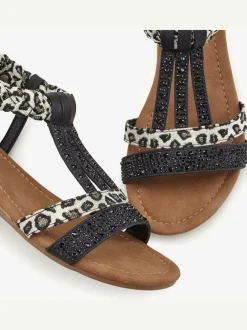 Sandales avec superbes éléments décoratifs au style ethnique