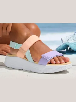 Sandales brides colorées pour un look raffiné et personnalisé