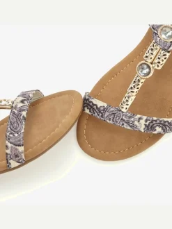 Sandales différents éléments décoratifs pour une allure, sophistiquée et raffinée