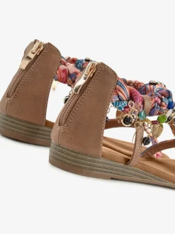 Sandales différents éléments décoratifs pour une allure, sophistiquée et raffinée