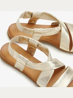 Sandales en cuir avec brides raffinées