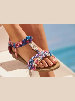 Sandales estivales avec brides fantaisie raffinées et design tressé coloré