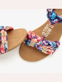 Sandales estivales avec brides fantaisie raffinées et design tressé coloré