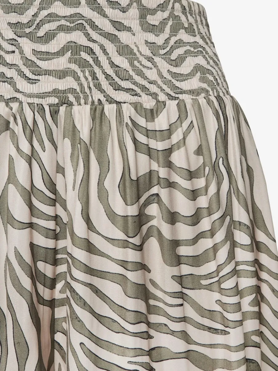 Short d'été léger à large ceinture smockée et motif zèbre